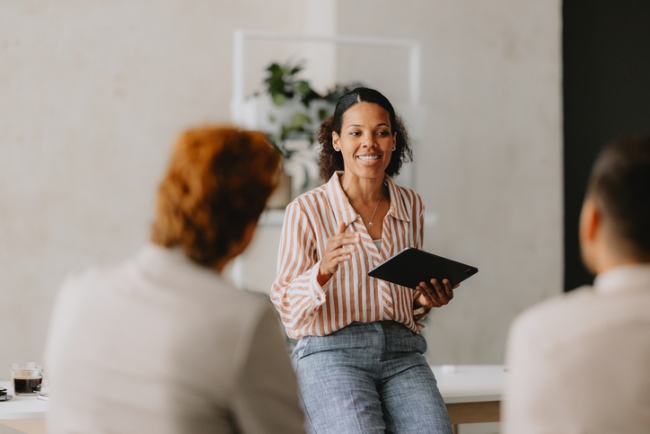 HR professional conducting employee onboarding with new hires.